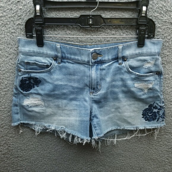 Loft Women's 27 Floral Blue Cut-Off Jean Shorts 32.5" 2.75" 8.75" - Picture 1 of 10